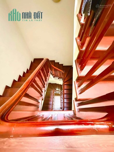 Chủ chuyển nhà về Ba Đình. Bán nhà Cầu Giấy, lô góc, ô tô tránh, 40m2, 13,3 tỷ.