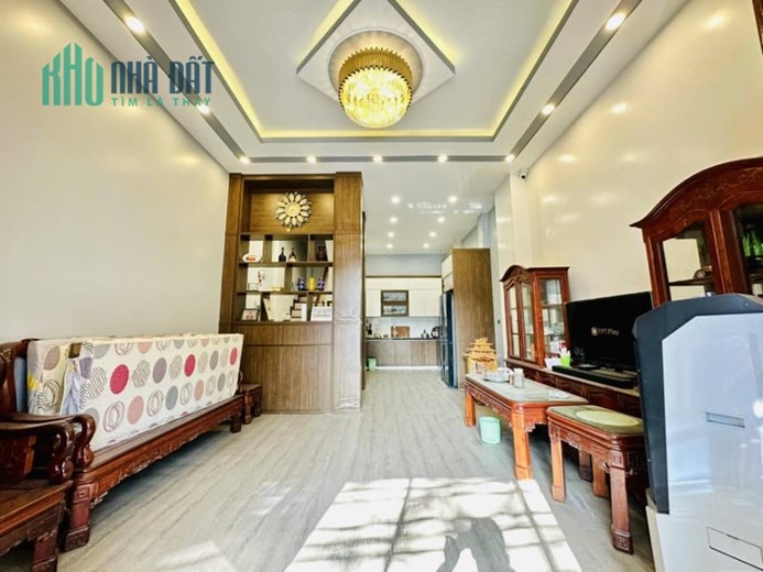 NHÀ ĐẸP - KINH DOANH - GARA Ô TÔ –Phố Tam Khương- Quận Đống Đa DT 55M2, MT4.9m. Giá Bán 11.8 tỷ