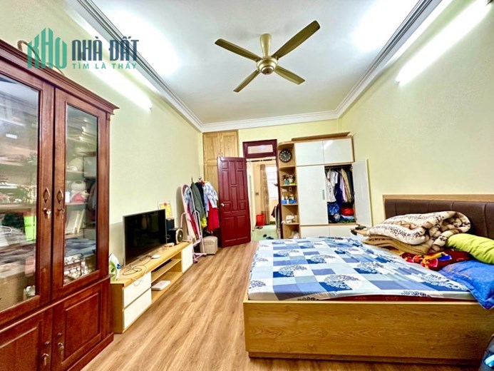 Nhà Đẹp-Việt Hưng-Mặt Ngõ Ô Tô-Thông Tứ Tung-Gần Phố-Kinh Doanh-Sầm Uất- 51m2- 5,5 Tỷ