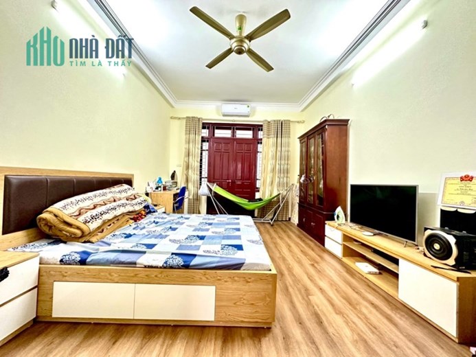 Nhà Đẹp-Việt Hưng-Mặt Ngõ Ô Tô-Thông Tứ Tung-Gần Phố-Kinh Doanh-Sầm Uất- 51m2- 5,5 Tỷ
