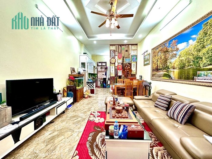 Nhà Đẹp-Việt Hưng-Mặt Ngõ Ô Tô-Thông Tứ Tung-Gần Phố-Kinh Doanh-Sầm Uất- 51m2- 5,5 Tỷ