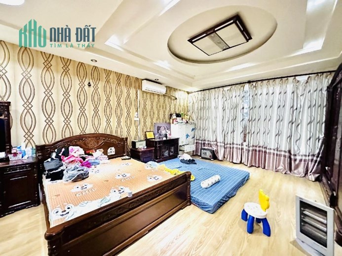 Tuyệt Phẩm- Nhà Phố- Nguyễn Sơn- Ô Tô Tránh- Lô Góc- Trung Tâm- Kinh Doanh- Tiện Ích- 95m2- 15,8 Tỷ