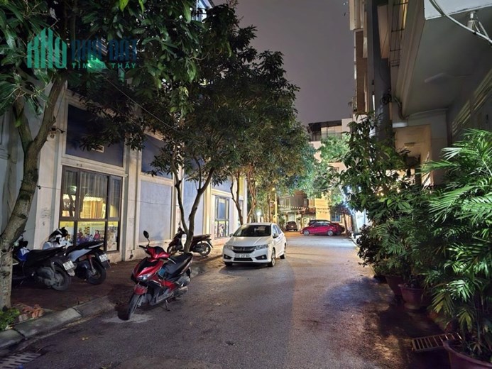 LẠC LONG QUÂN BÁN 80M ĐẤT TẶNG NHÀ 4 TẦNG GIÁ 9.9 TỶ