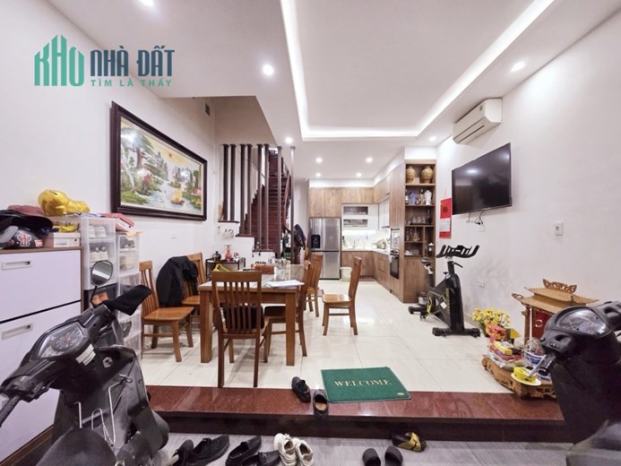 LẠC LONG QUÂN BÁN 80M ĐẤT TẶNG NHÀ 4 TẦNG GIÁ 9.9 TỶ