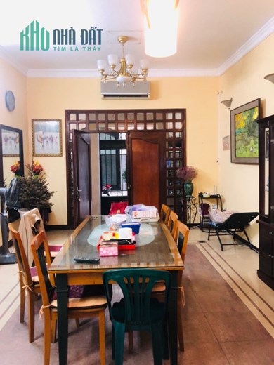 Đầu Tư Cho Tương Lai: Nhà Khu Biệt Lập Phố Hồng Hà, 70m, 4 Tầng, Chỉ Cách Hồ Gươm Ba Bước