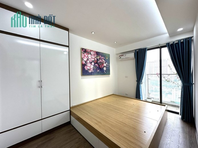 Bán căn hộ gần phường Trung Hoà, 80m2, 3pn, nhà đẹp, hơn 4 tỷ. 0975118822