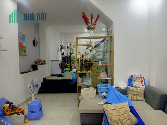Bán gấp nhà 2 tầng, Gò Cát, Phú Hữu, Quận 9, 115m, xe tải, chỉ 4,85 tỷ.