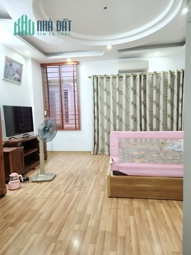 PHỐ VIP NGUYÊN HỒNG VỈA HÈ RỘNG DIỆN TÍCH 44M * 5T * MT4M 14.8TỶ