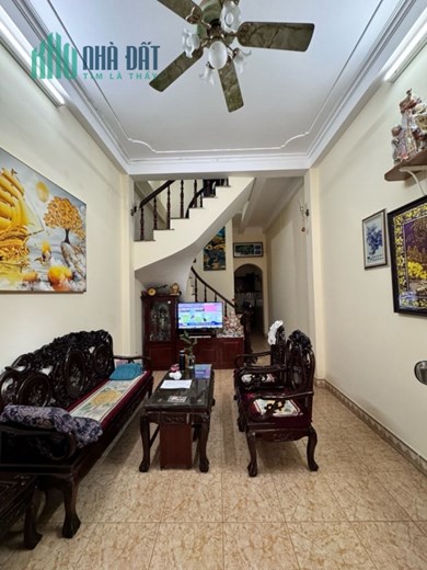 Ngọc Hà ĐỐI DIỆN LĂNG BÁC, Ô TÔ ĐỖ CỬA – 3 tầng 60m 9.5 tỷ - LÔ GÓC, NGÕ THẲNG GẦN PHỐ, KINH DOANH