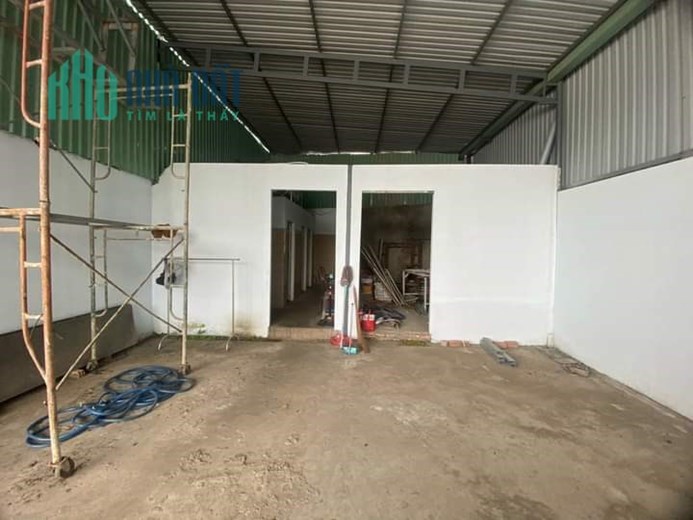 cho thuê 1250m2 xưởng tx52.