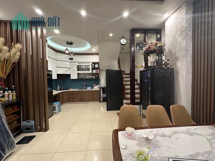 HÀNG HIẾM PHÂN LÔ TRẦN KIM XUYẾN 47M 4 TẦNG Ô TÔ DỪNG ĐỖ VÒNG QUANH NHÀ 12.4 TỶ