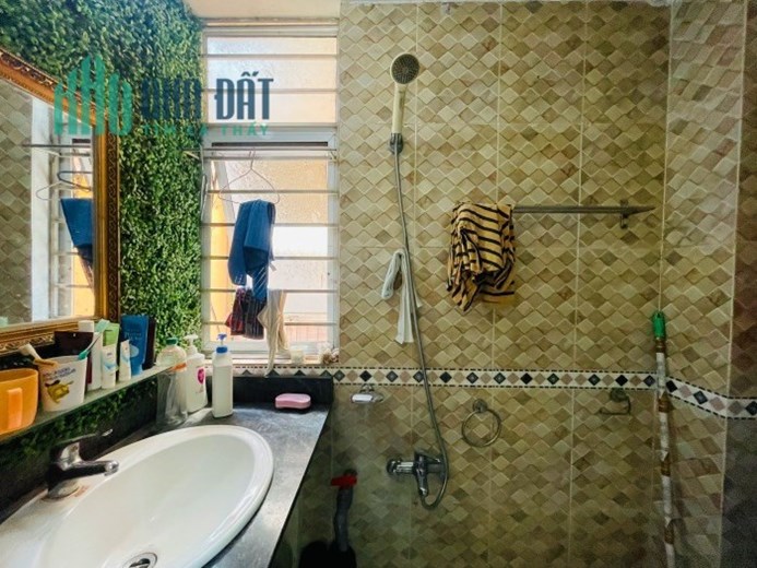 MẶT HỒ ĐẦM TRÒN, Ô TÔ VÒNG QUANH, LÔ GÓC 3 THOÁNG – 5 tầng 135 Đội Cấn 40m MT5m 11.8 tỷ - KINH DOANH
