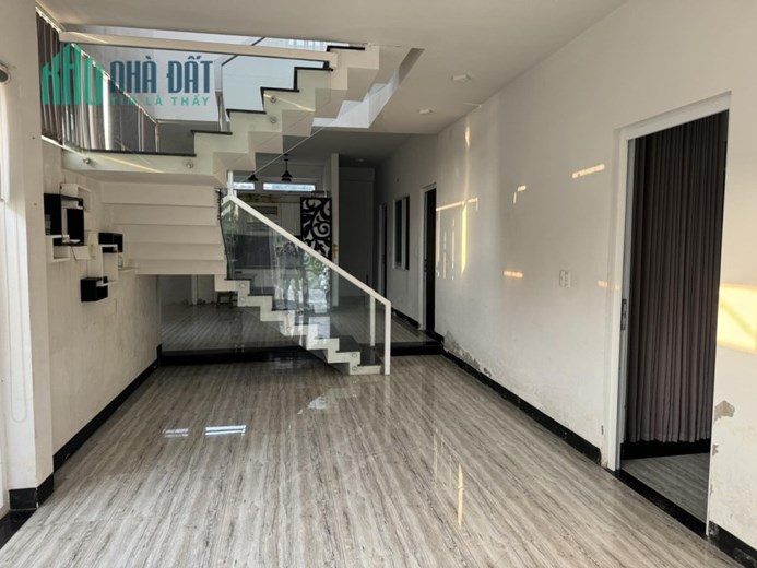 Bán gấp nhà 2 tầng Phường Cẩm An, Hội An, Quảng Nam, 134m2 x 2 tầng, MT 7.7m (miễn TG)