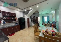Mặt tiền Quận 2, Nguyễn Duy Trinh, Bình Trưng Đông, 3 tầng, giảm từ 9 tỷ còn 6,7 tỷ.