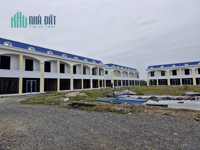 Bán Kiốt chợ  Nghĩa Minh, Nghĩa Hưng, Nam Định. Sát cạnh nhà máy giày Nike
Dt 43m2 x 2 tầng, mt
