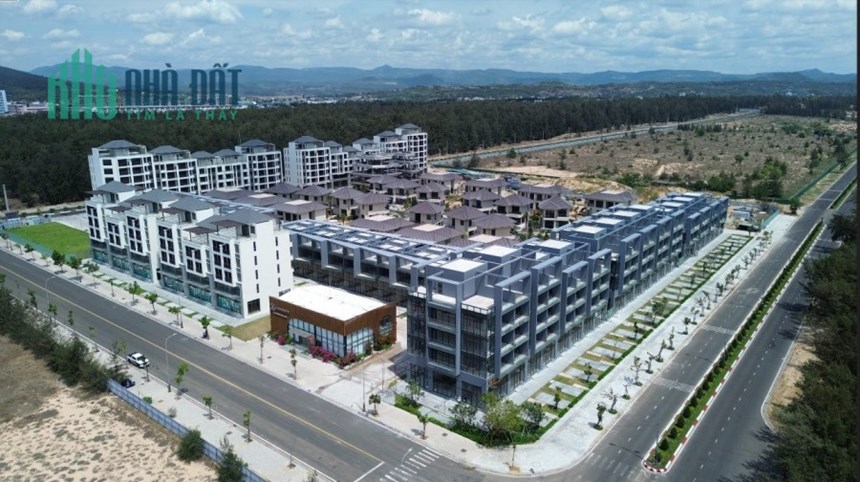 Bán Gấp Nhà Mặt Tiền Độc Lập Wiew Trực Diện Biển Đường 32m
