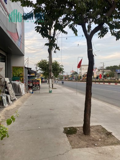 Cần bán NHANH nhà mặt tiền đường đường DT 746,TX Tân Uyên, Đang kinh doanh tốt