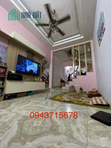 Bán nhà đường hoàng hoa thám 40m x 4 tầng ngõ rộng.