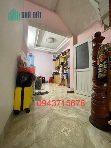 Bán nhà đường hoàng hoa thám 40m x 4 tầng ngõ rộng.