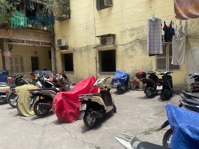 Tập thể tầng 1 Lý Nam Đế - 84m – 3.95 tỷ - ở ngay.