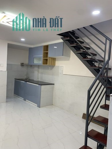 Chủ ngộp bank nhà trống dọn vào ở ngay quận 6