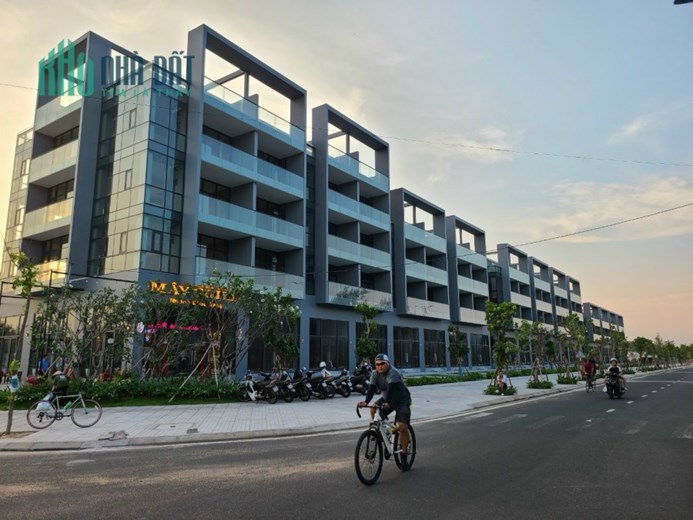 Chỉ còn duy nhất vài căn Nhà mặt phố Trần Nhân Tông - Lê Duẩn - Độc Lập cách biển Tuy Hòa 50m