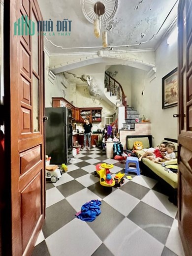 Bán nhà 3 tầng x 32m3 tại Đường Hoàng hoa Thám, Quận Ba Đình, Hà Nội giá 3 tỷ  700 triệu.