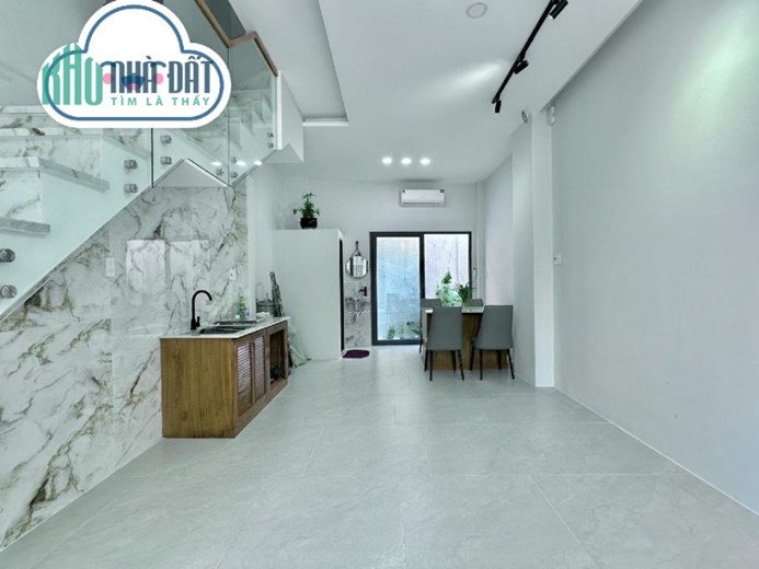 Xe hơi đỗ cửa - 4 tầng BTCT - sổ nở hậu tài lộc -chỉ hơn 7 củ tỏi