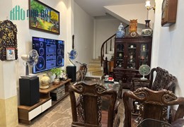 Bán nhà Văn Cao 35m2 x 6 tầng ô tô tránh trước cửa.