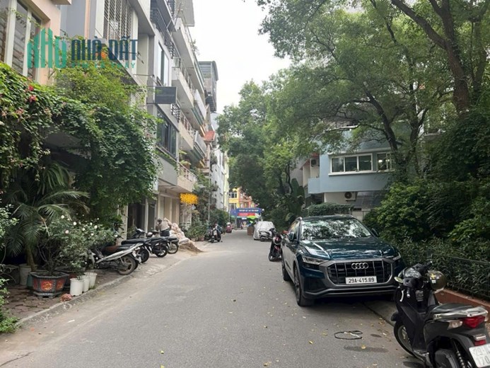 Bán nhà phân lô ngõ 2 Giảng Võ 25 tỷ 75m2 5 tầng 2 mặt thoáng đường hè 10m có bốt bảo vệ 24/24