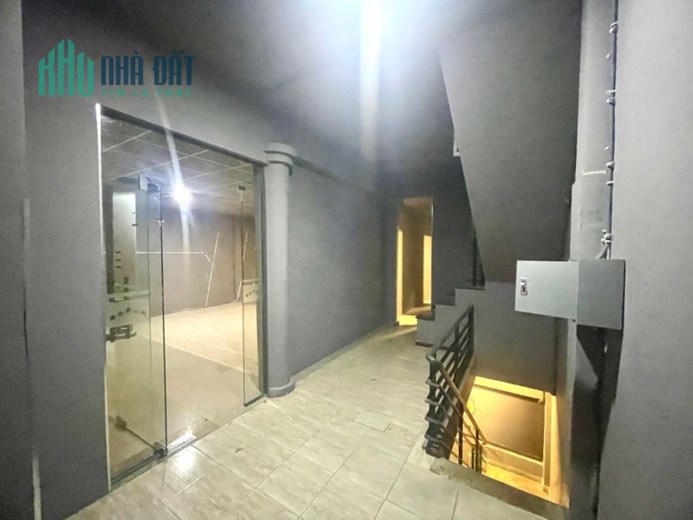 Bán nhà mặt tiền khủng ( 8,6 x 18 ) đường Bành Văn Trân p7 Tân Bình giá tốt 