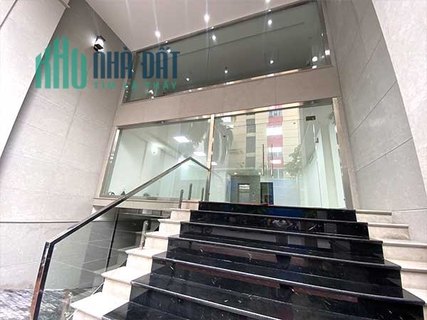 Bán Gấp Tòa Văn Phòng 8 Tầng Mặt Vườn Hoa Tôn Thất Thuyết- Dịch Vọng Hậu. DT 146m2. Giá 80 TỶ
