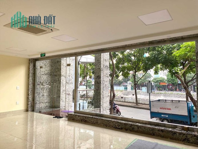 Bán Gấp Tòa Nhà Văn Phòng 9 Tầng Mặt Phố Vũ Tông Phan.DT 241m2, 2 mặt thoáng. Giá 110 TỶ