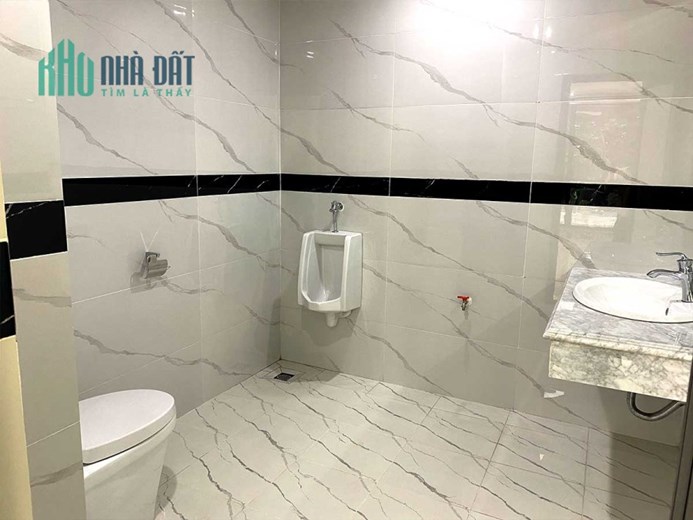 Bán Gấp Tòa Nhà Văn Phòng 9 Tầng Mặt Phố Vũ Tông Phan.DT 241m2, 2 mặt thoáng. Giá 110 TỶ
