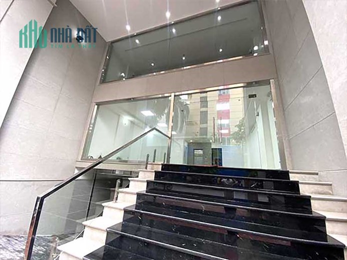 Bán Tòa VP 9 Tầng Mặt Phố Dịch Vọng Hậu. Đang cho thuê 170tr/th. DT 130m2. Giá 75 TỶ