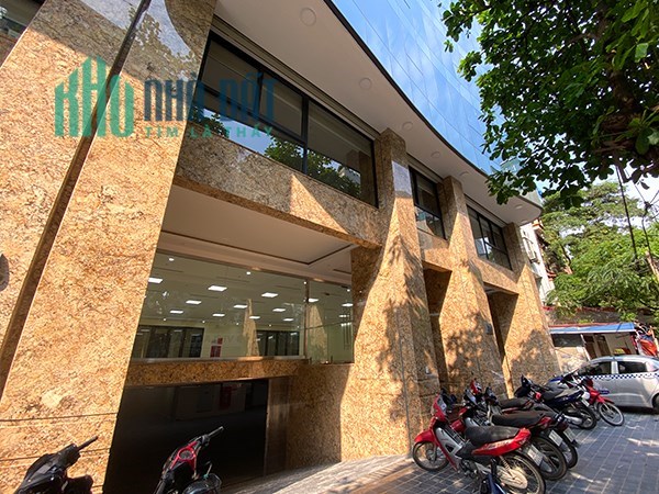 Bán Tòa VP VIP 9 Tầng Mặt Phố Hoàng Ngân. Đang cho thuê 500tr.th. DT 400.5m2.Giá 215 TỶ