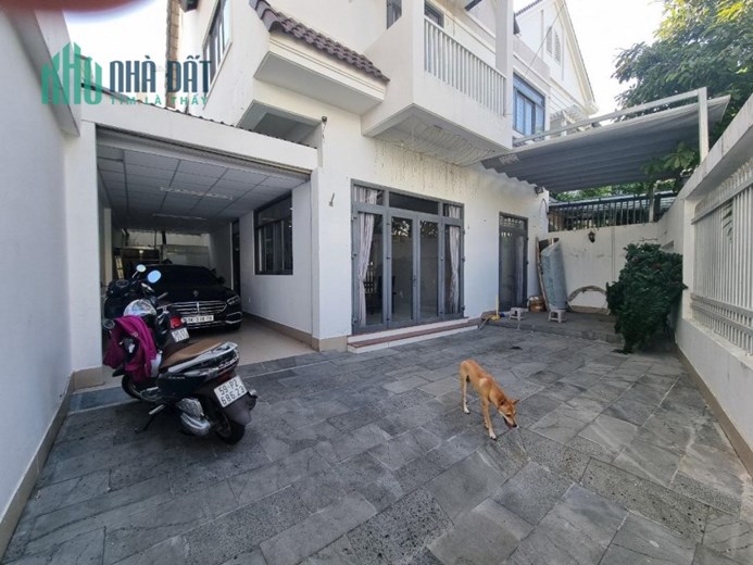 Biệt Thự Mini - Mặt Tiền Ngay Trung Tâm Quận 7 - Kế Bên  Cầu Phú Mỹ - 168m2 - Ngang Bề Thế 11M - 2