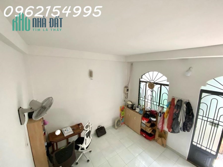 Hơn 2 tỷ đã có ngay nhà P.3 GV - 2 tầng đúc BTCT - vài bước ra hẻm xe tải