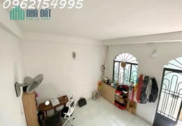 Hơn 2 tỷ đã có ngay nhà P.3 GV - 2 tầng đúc BTCT - vài bước ra hẻm xe tải