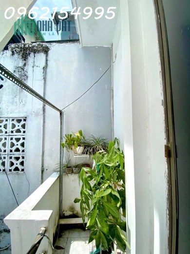 Hơn 2 tỷ đã có ngay nhà P.3 GV - 2 tầng đúc BTCT - vài bước ra hẻm xe tải