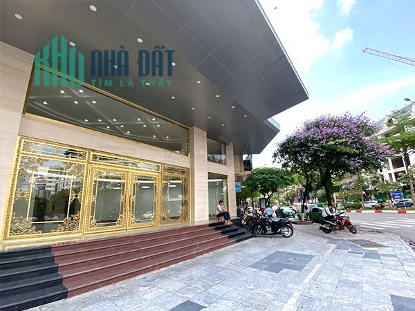 Cho Thuê Tòa Văn Phòng VIP 11 Tầng MP Trần Thái Tông.DT 315m2. Lô Góc. Giá 700tr/th