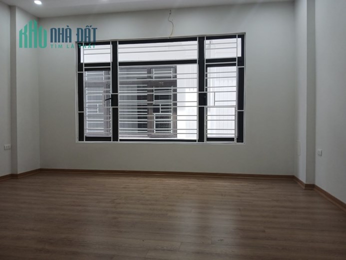 Bán gấp nhà 5 tầng Phú Diễn - Nguyễn Đạo An, gần phố, giá: 4,4 tỷ LH: 0981.720.298.
