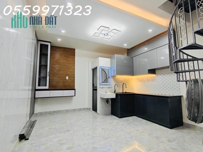 Nhà nhỏ đủ công năng - Hiếm nhất khu vực - kế bên chợ ẩm thực Phan Xích Long