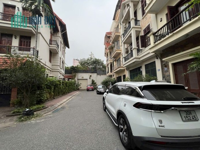 Nhà phố Giảng Võ, phân lô vip, vỉa hè, ô tô tránh, 70 m2, 5 tầng, mặt tiền rộng, giá 25 tỉ