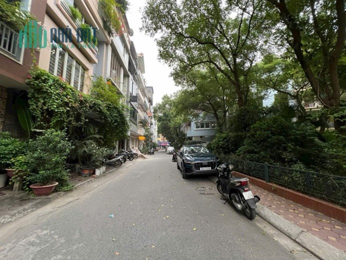 Chính chủ gửi bán sớm nhà phố Giảng Võ Cát Linh, Quận Đống Đa 70m2 5 t mt 6 m giá 25 tỷ