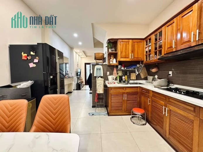 Cơ Hội Sở Hữu Nhà Bình Thọ Thủ Đức, 110m2, 5 Tầng, Hẻm Xe Hơi 8m, Giá 10,1 Tỷ