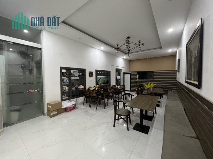 Có 102 Linh Lang Ba Đình 80m² x 7 tầng x MT 5m 28 tỷ đường 3 ô tô gần phố vị trí đẹp.