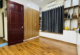 Chính chủ cần bán nhà ngõ 1194 Chùa Láng,Đường Láng dt 37 m2 x 4 t mt 5m giá 6,5 tỷ