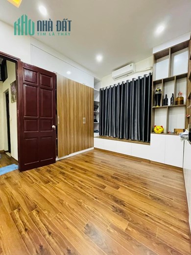 Chính chủ cần bán nhà ngõ 1194 Chùa Láng,Đường Láng dt 37 m2 x 4 t mt 5m giá 6,5 tỷ