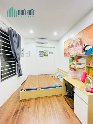 Chính chủ cần bán nhà ngõ 1194 Chùa Láng,Đường Láng dt 37 m2 x 4 t mt 5m giá 6,5 tỷ